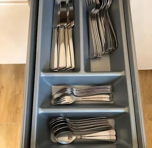 Apartmenthaus Am Bahnhof * 代特莫尔德