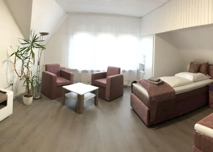 Apartmenthaus Am Bahnhof * 代特莫尔德