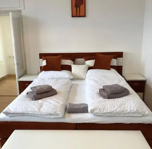 Apartmenthaus Am Bahnhof * 代特莫尔德