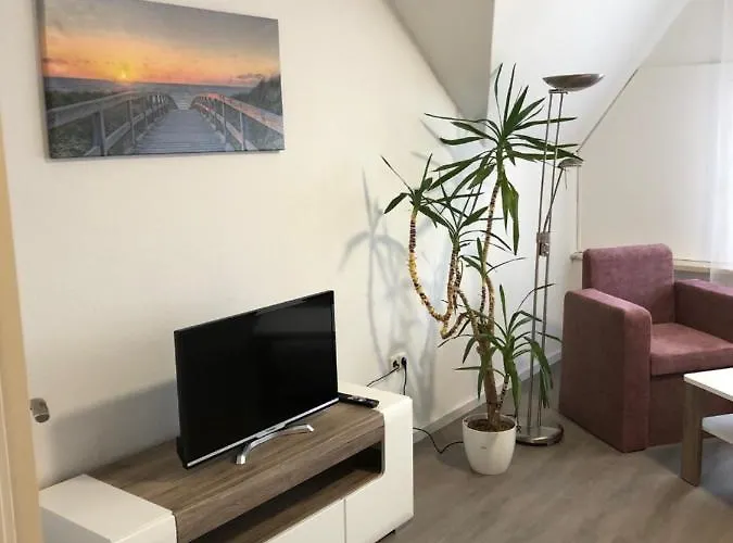 Apartmenthaus Am Bahnhof * 代特莫尔德