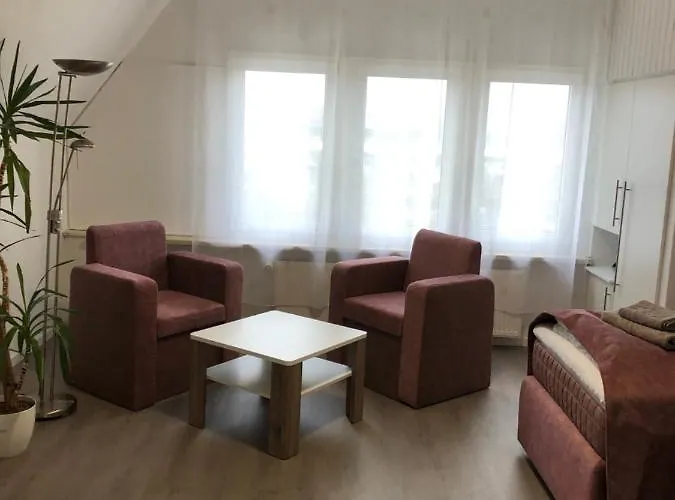 Apartmenthaus Am Bahnhof * 代特莫尔德