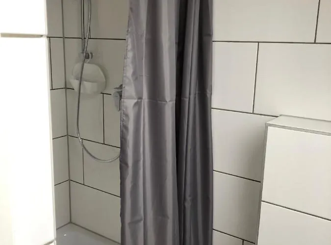 Apartmenthaus Am Bahnhof * 代特莫尔德