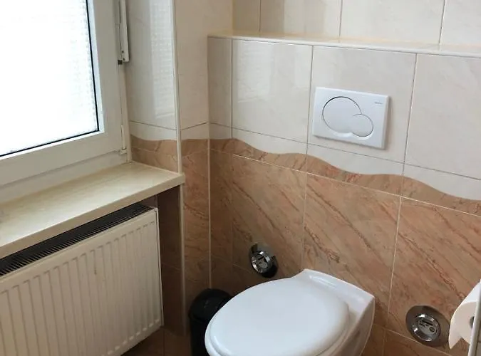 Apartmenthaus Am Bahnhof * 代特莫尔德