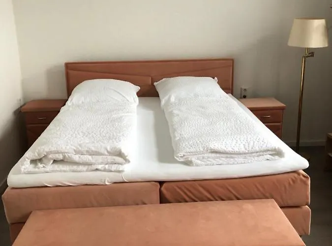 Apartmenthaus Am Bahnhof * 代特莫尔德