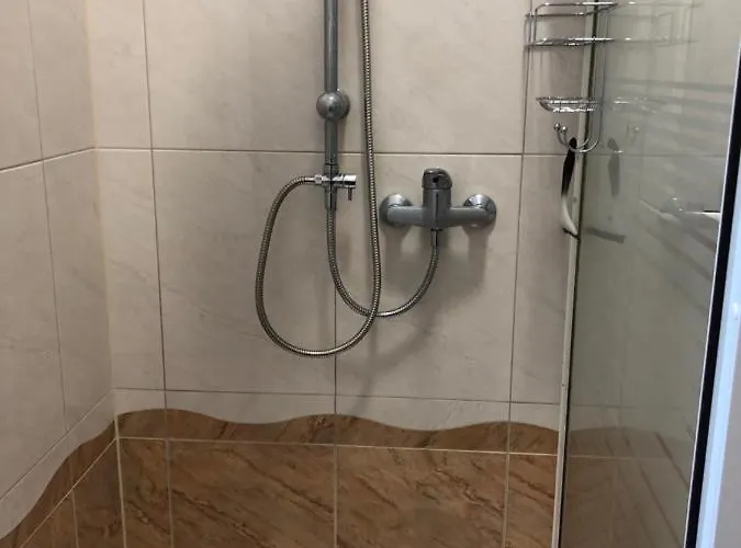 Apartmenthaus Am Bahnhof * 代特莫尔德